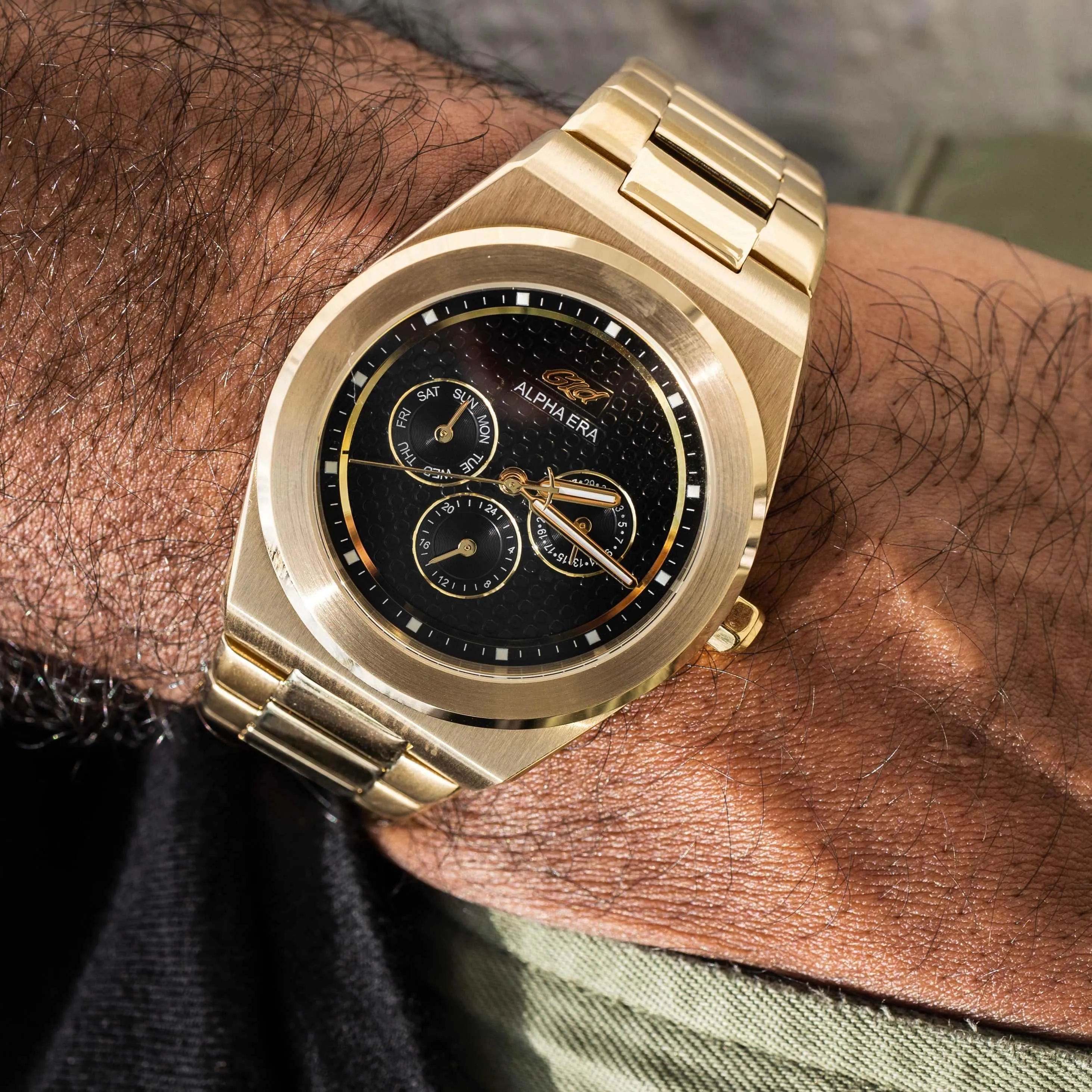 42MM Alpha Era® Gold