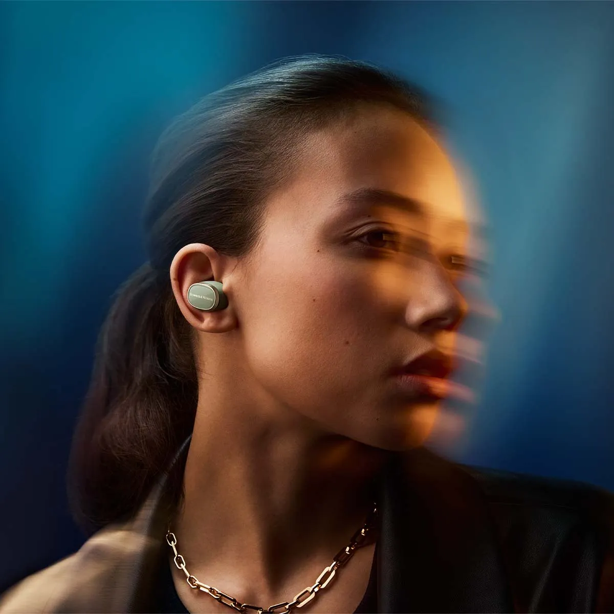 Bowers & Wilkins Pi8 Wireless Earbuds