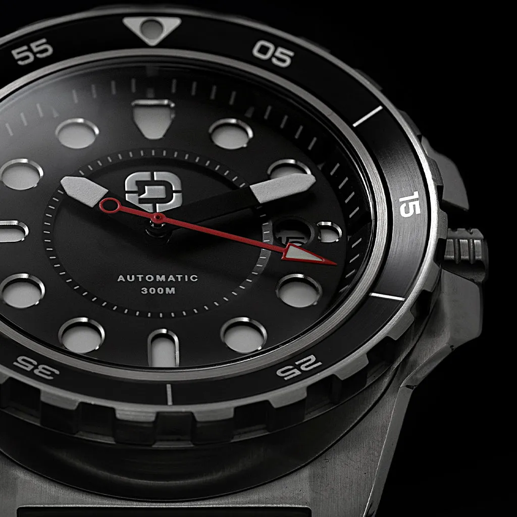 DV-02 - AUTOMATIC DIVE WATCH WITH METAL BRACELET