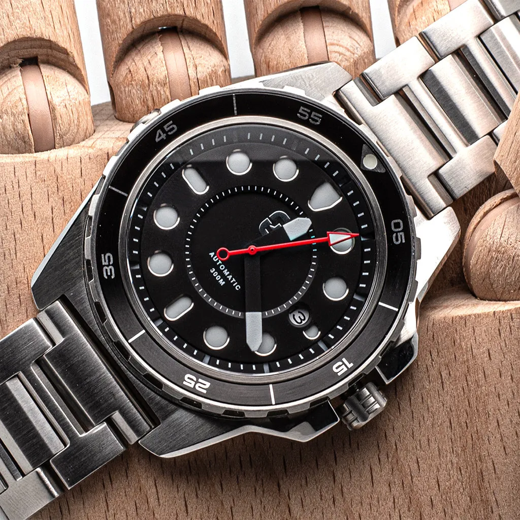 DV-02 - AUTOMATIC DIVE WATCH WITH METAL BRACELET